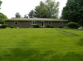 810 Eaglewood Dr, Zionsville, IN 46077