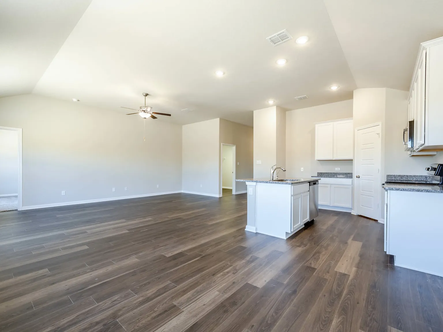 7106 Emerald Valley - 1 — Photo 3