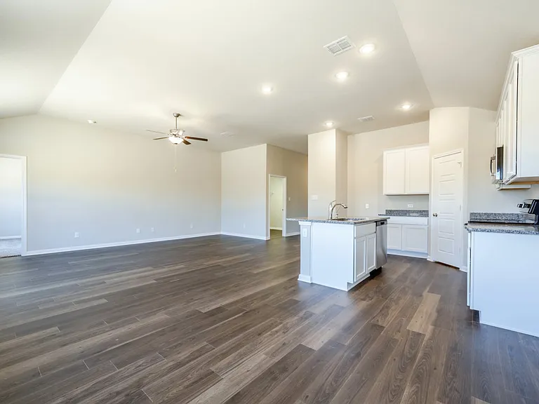 7106 Emerald Valley — Photo 3