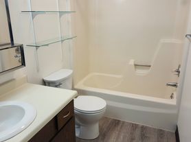 5001 Point Bluff - B, 5001 Point Bluff - B