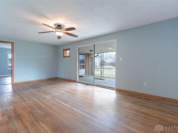 4th image of 80 Elmwood Dr