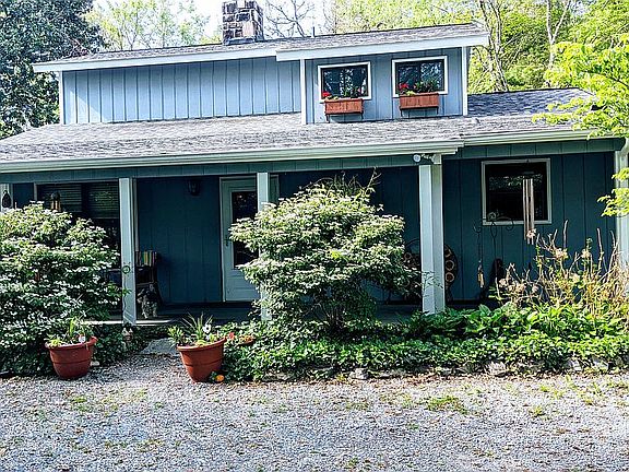 2nd image of 415 Fawn Dr