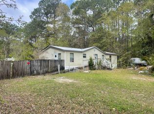 93 Laird Dr, Freeport, FL 32439