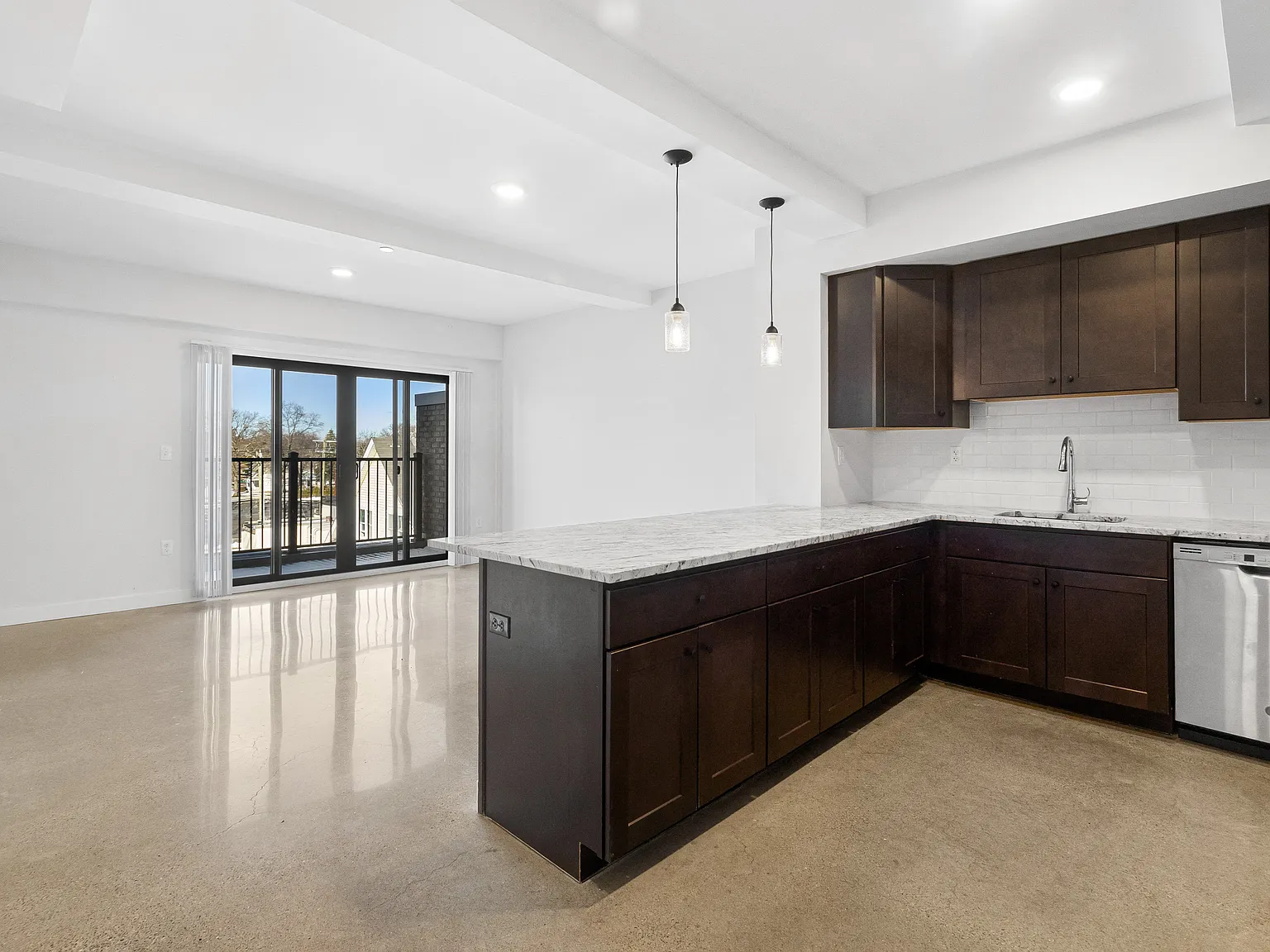 504 Glenbrook — Photo 3