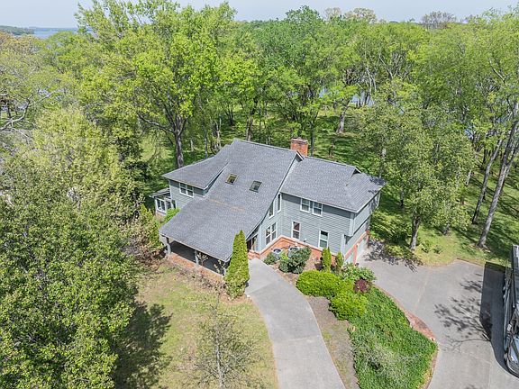 2nd image of 936 Bay Dr