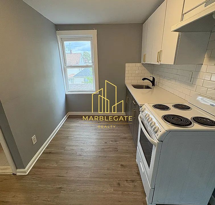 1st image of 11 Cliff Hill Pl #33