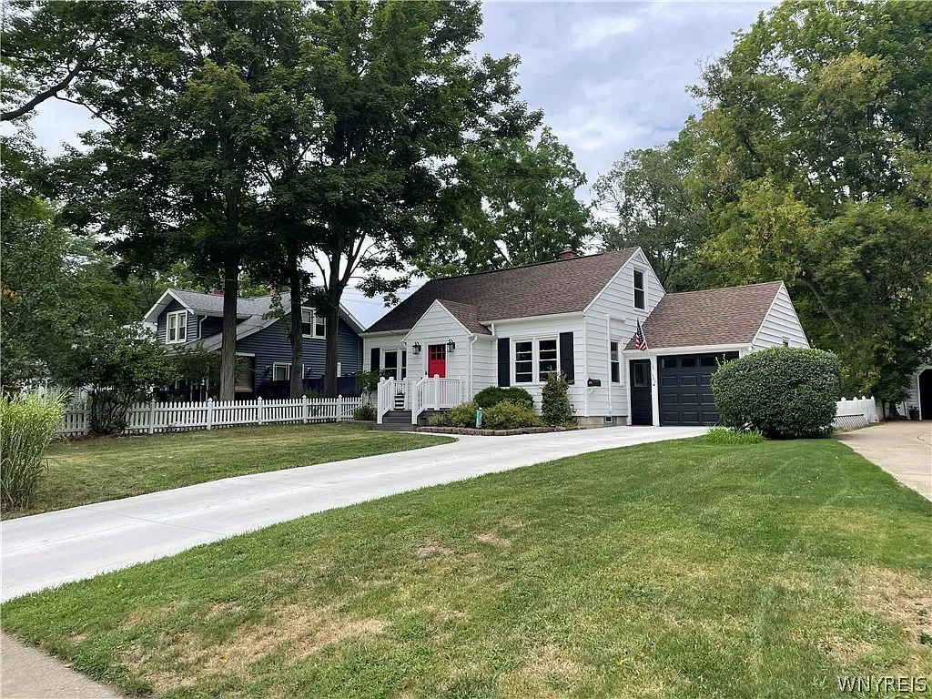 3 bed, 2.0 bath, 1112 sqft, $2,600 — Photo 2