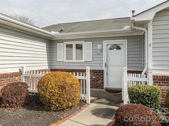 3rd image of 228 Dartcrest Dr