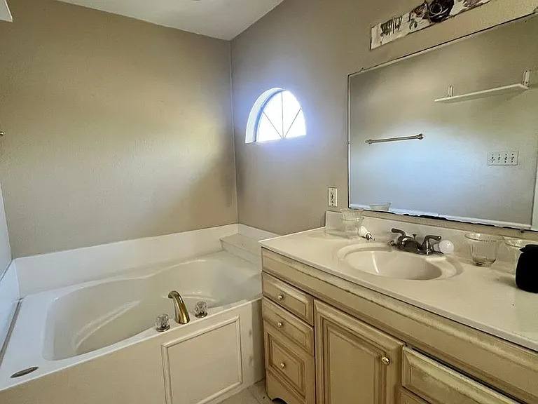 5117 Royalton Dr — Photo 11