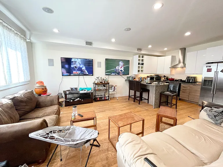 275 Dorchester St — Photo 3