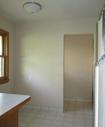 3rd image of 1187 Sandhurst Dr W