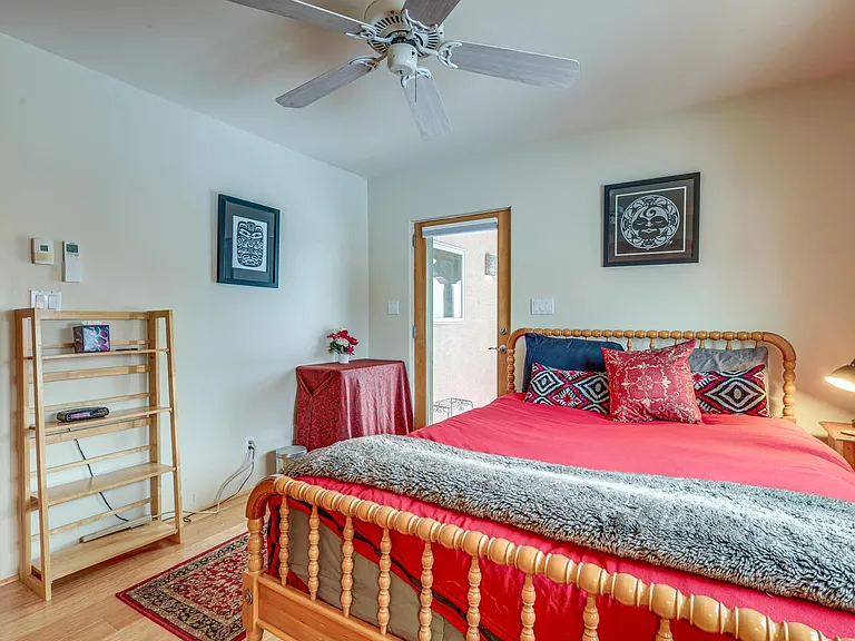 2nd Bedroom with queen sized bed