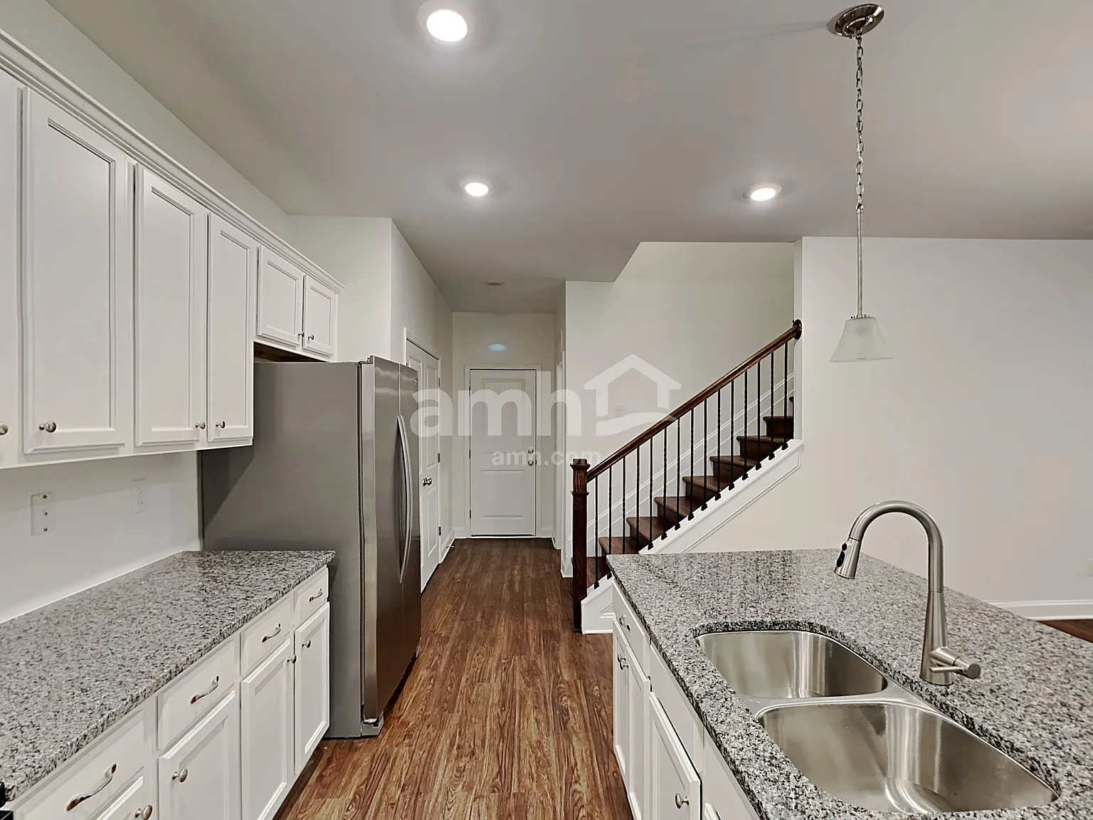5 bed, 3.0 bath, 2407 sqft, $2,950 — Photo 3