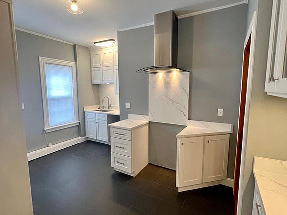 3rd image of 517 Angell St Floor 1