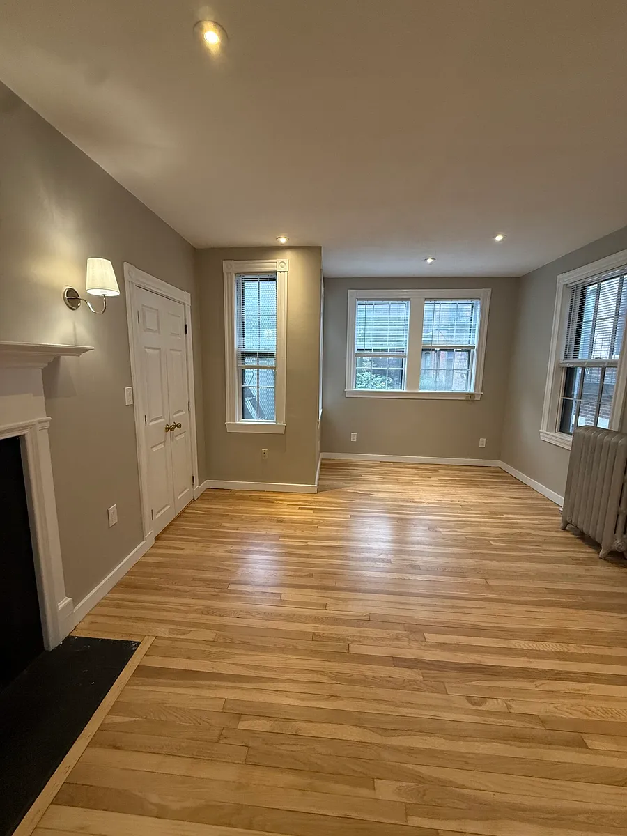 Building Photo - 82 Phillips St #2