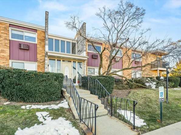 1313 S Rebecca Rd #101, Lombard, IL 60148