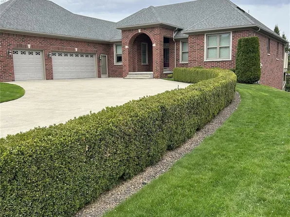 58548 Cory Lake Dr, Washington, MI 48094