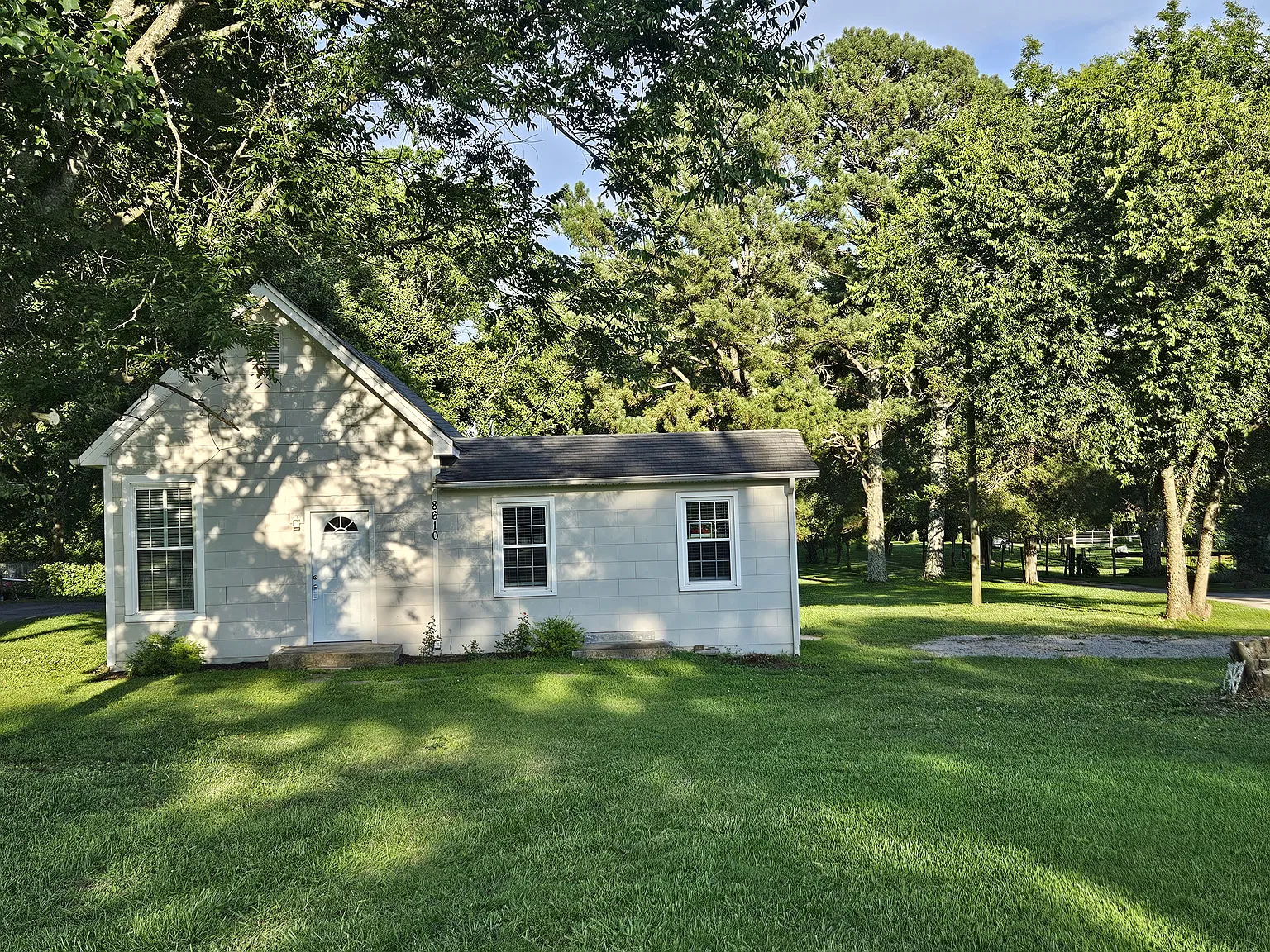 2 bed, 1096 sqft, $1,950 — Photo 2
