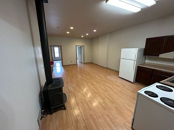 4th image of 83 E Main St #3D