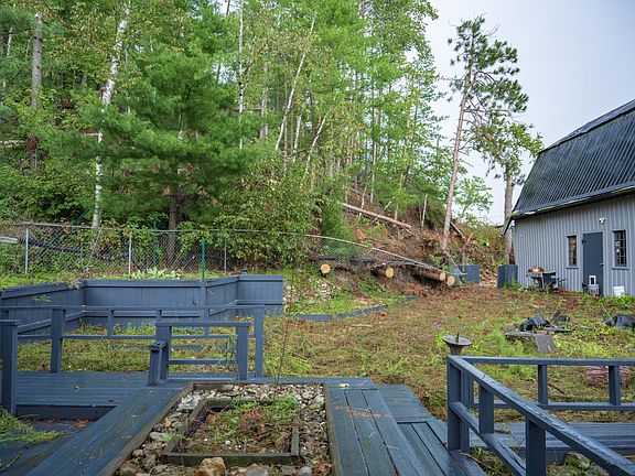 3rd image of 1051 Langdon St