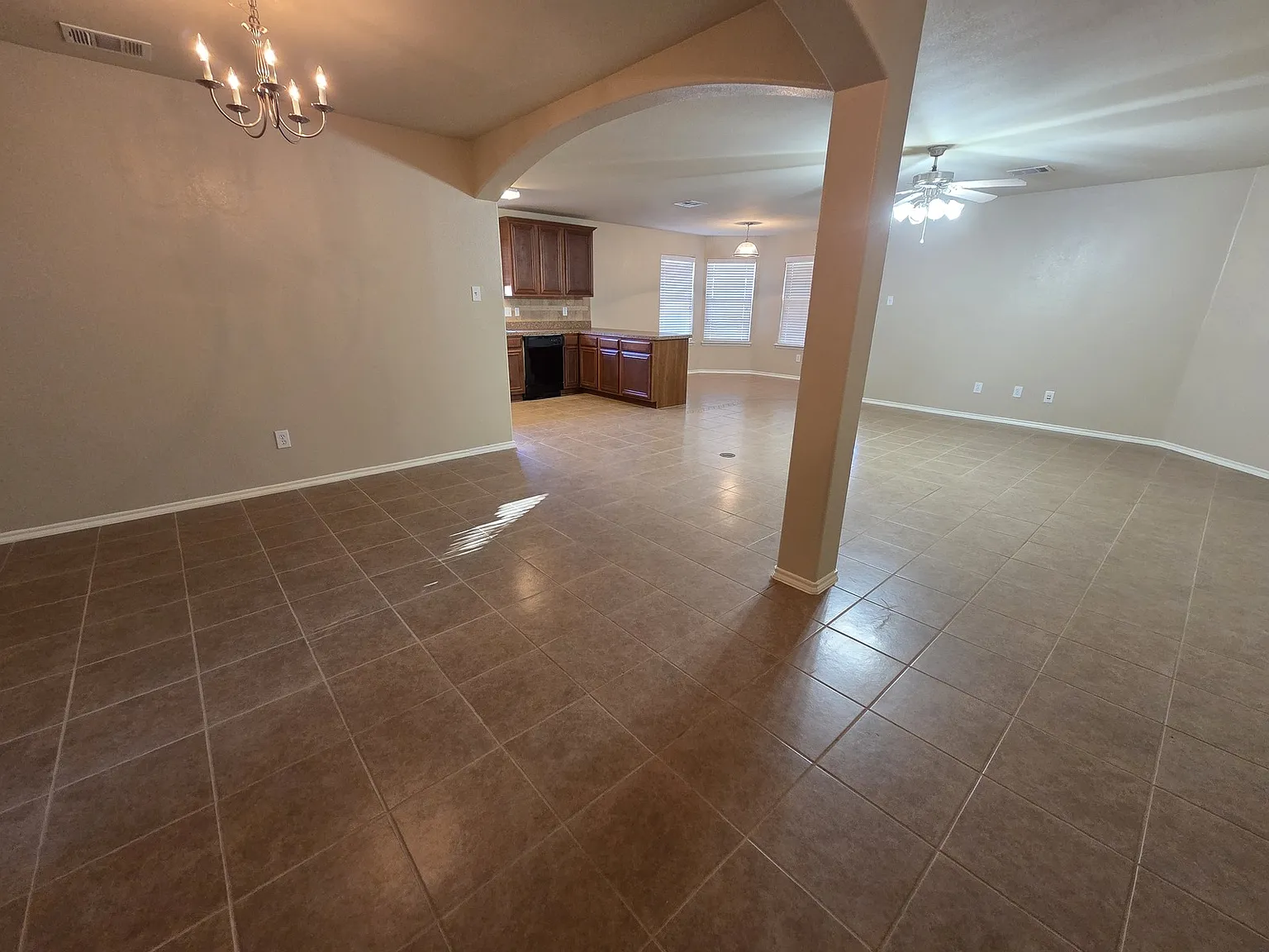 For Lease In Heartland, Tx! 2007 Samantha Lane ; $2,000/Month — Photo 2