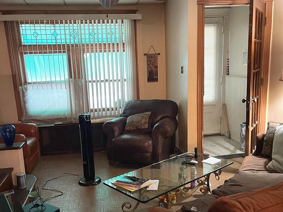 2nd image of 103 N Ruby St