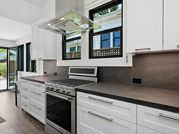 3rd image of 1479 - 1481 kearney Street