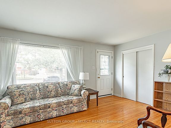 3rd image of 256 Tweedsmuir Ave