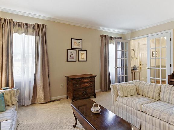 5th image of 716 Wilson Cir