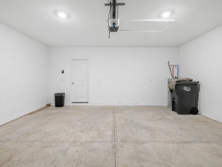13816 Shellmore Ave — Photo 24