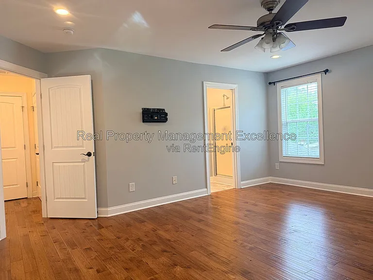 305 Holly Thorn Trce — Photo 28