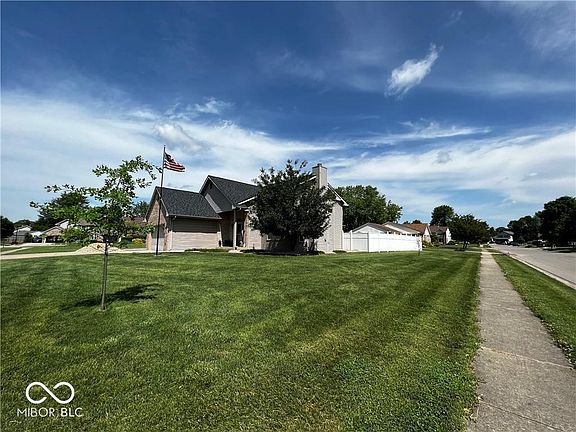 3rd image of 4726 Fox Ridge Ct