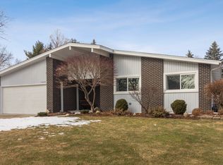 1820 E Sitka Ln, Mount Prospect, IL 60056