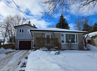 18 Collins Cres, Aurora, ON L4G 2W2