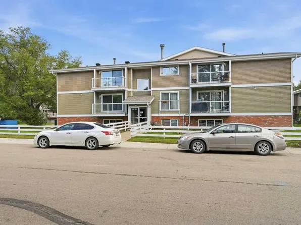 5812 S 61st St #102, Red Deer, AB T4N 6H4