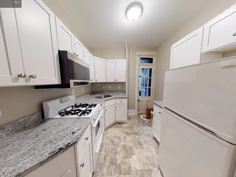 52 Charlesgate E — Photo 2