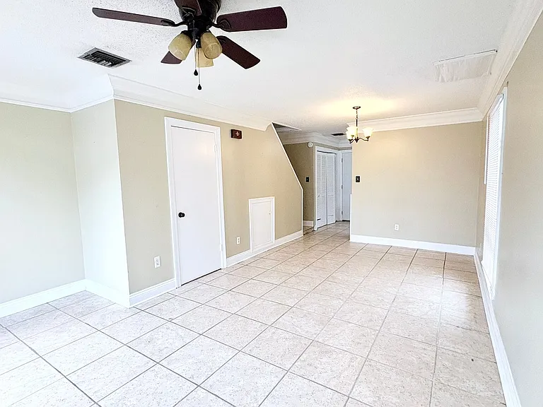 217 Ryder Dr — Photo 3