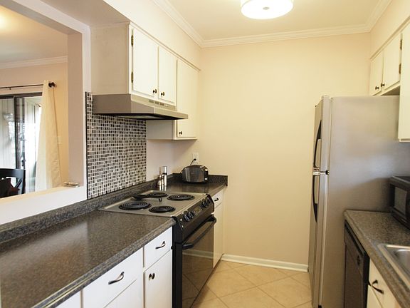 4th image of 507 Green Mountain Cir APT 32