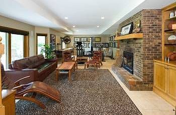 2nd image of 828 Oriole Ln