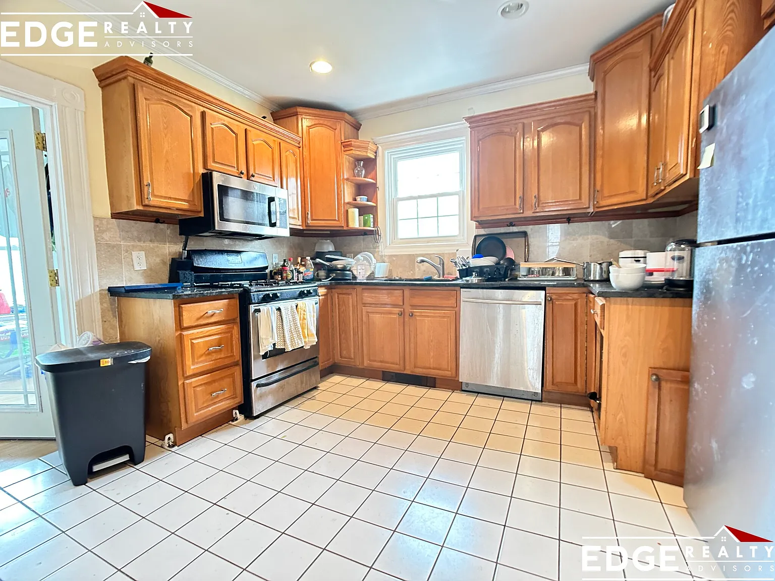 5 bed, 1900 sqft, $4,500 — Photo 1