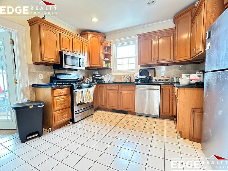 32 Bayard St — Photo 1