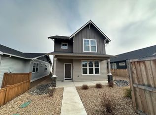 868 NW 19th St, Redmond, OR 97756