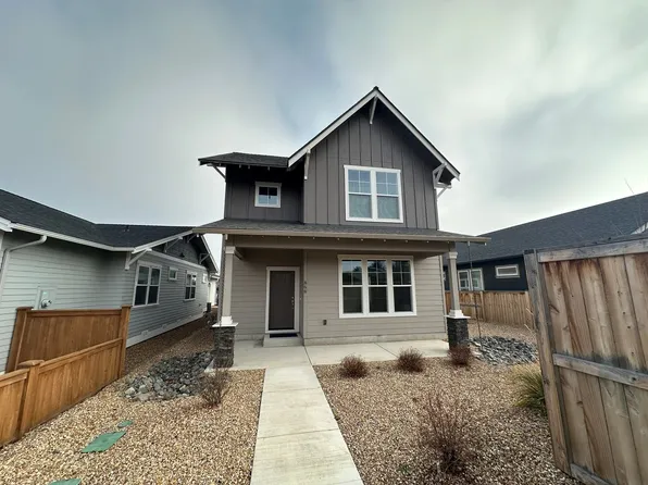 868 NW 19th St, Redmond, OR 97756