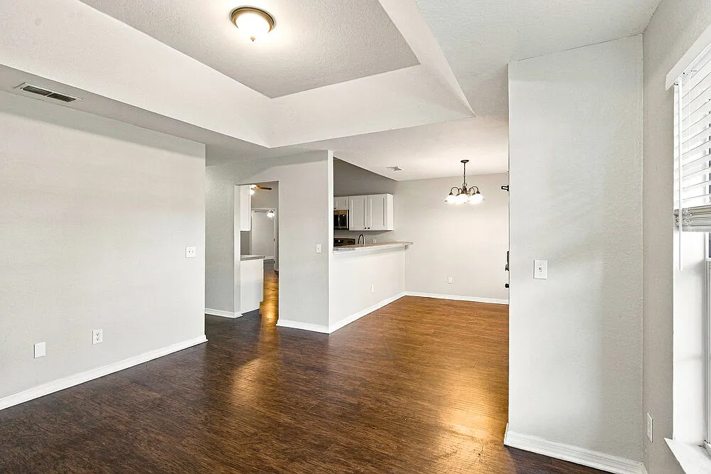 3 bed, 2.0 bath, 1323 sqft, $1,885 — Photo 4