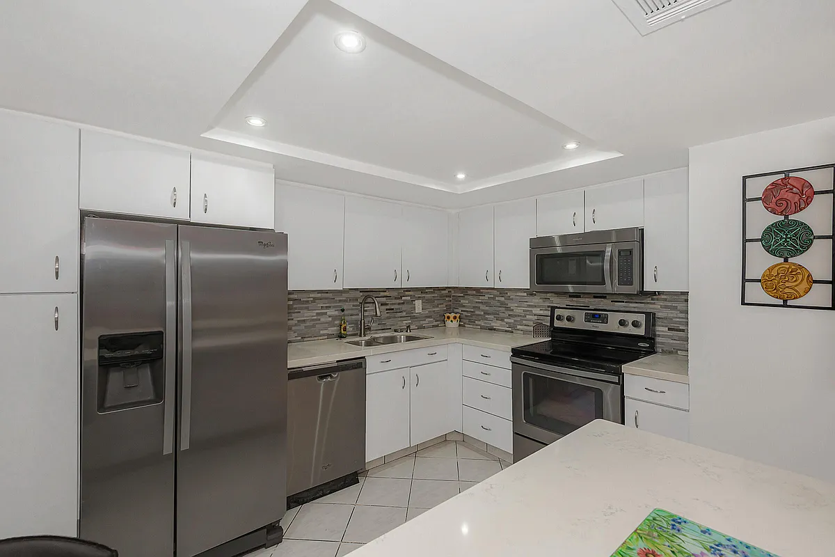 Building Photo - 1333 E Hallandale Beach Blvd #101