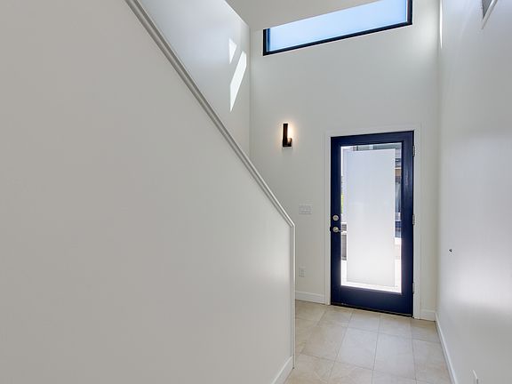 5th image of 1301 W 4th St #1001