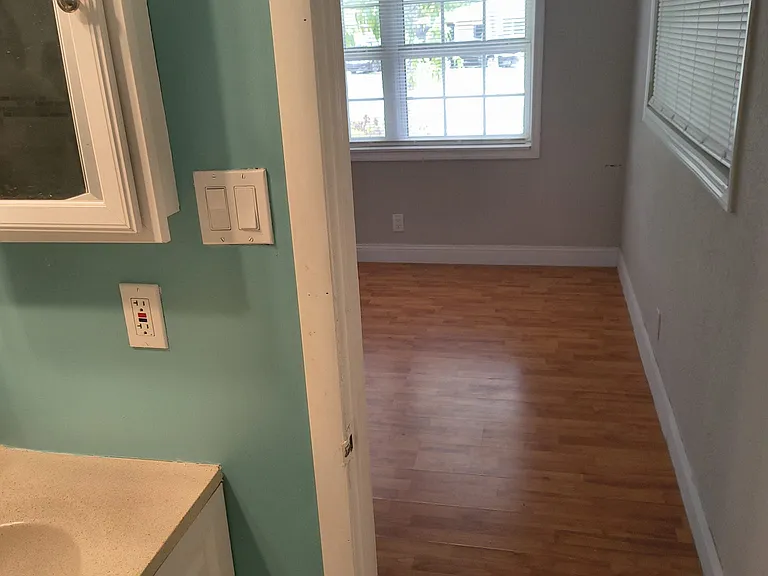 650 Campus Cir — Photo 35