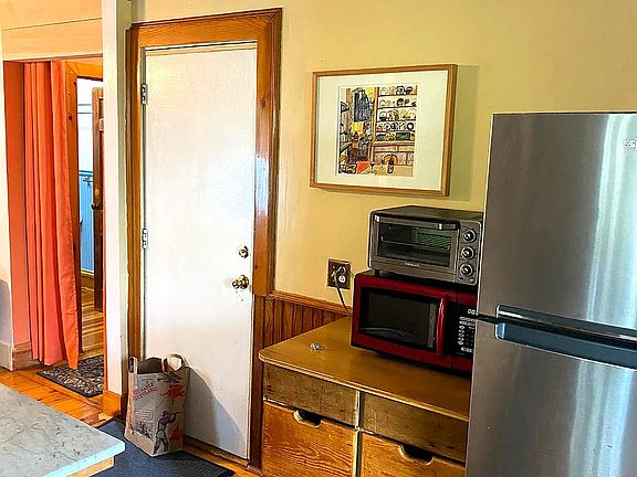 5th image of 602 Franklin St