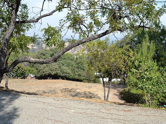 3rd image of 14335 Mulholland Dr