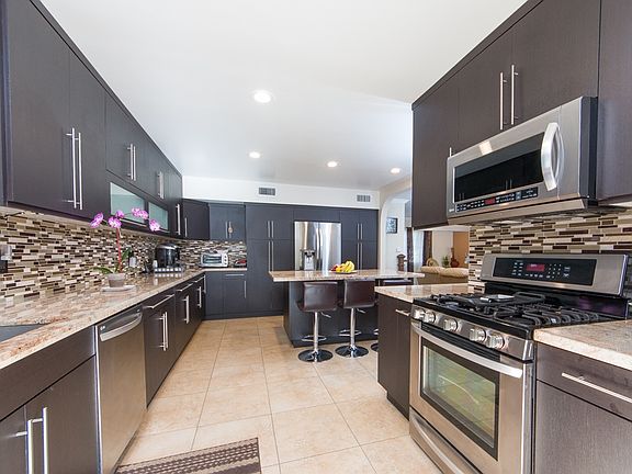 5th image of 6709 Petit Ave